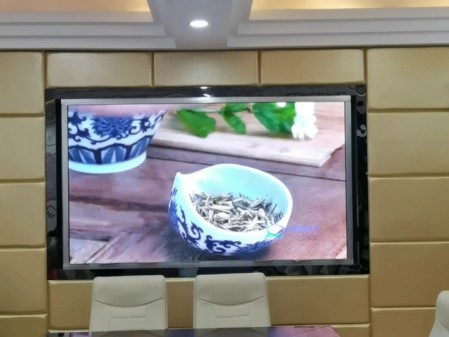 襄陽蔡甸區(qū)四小室內(nèi)全彩P1.25安裝調(diào)試完成    尺寸：2.88x1.28m   像素點：1792x1024