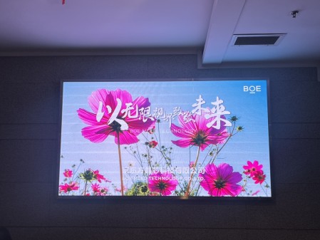 常青花園室內全彩 BOE P2.5鋁底殼安裝完畢！  尺寸：2.88X1.6   像素點：1152X640