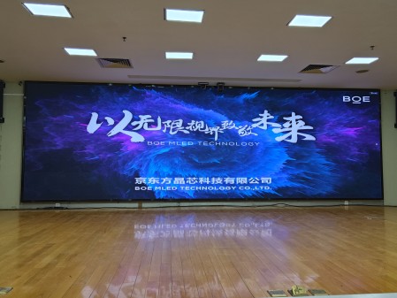 潛江丁字橋***公司BTQ020安裝完畢，尺寸7.68x2.4m，像素點3840x1200