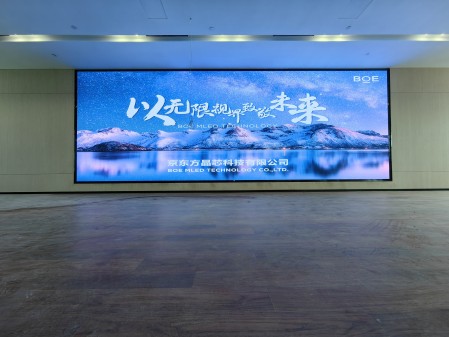 潛江荊州某產(chǎn)業(yè)園p2.5全彩安裝調(diào)試完畢    尺寸：9.6×3.36； 像素點：3840×1344