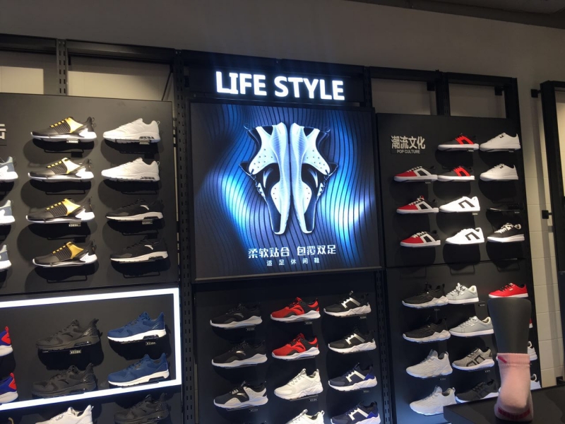 天門江漢路某鞋店-室內(nèi)Q2.5